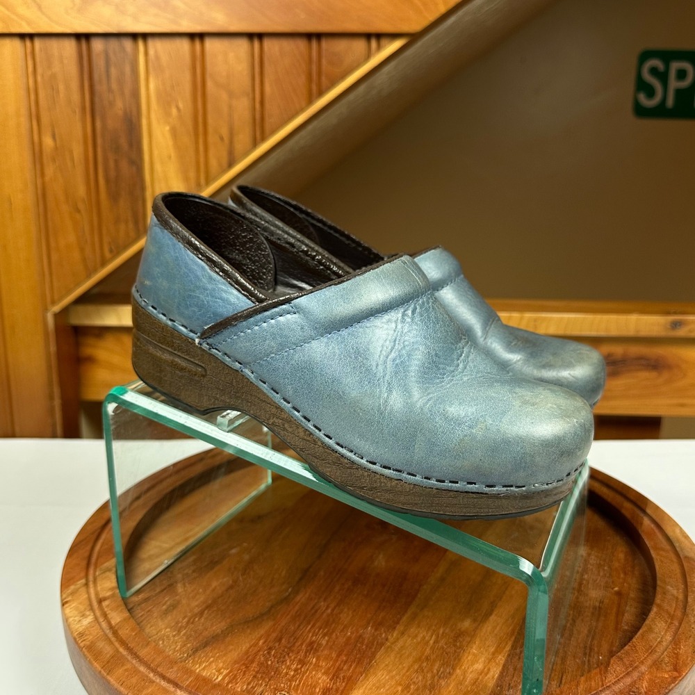 Dansko Professional Blue Distressed Leather Clogs Womens 37